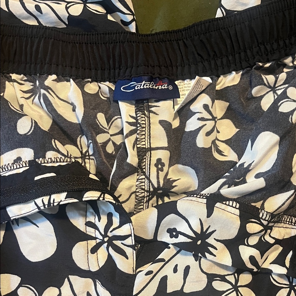 Catalina Black and White Floral Capris
